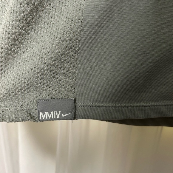 Vintage Nike MMIV Men's Gray Shirt with Orange Accent - Picture 4 of 5